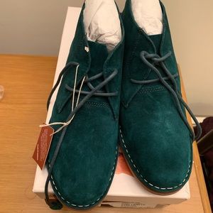 Hush puppies green velvet boots brand new